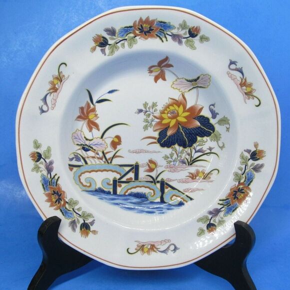 Wedgwood Georgetown Lotus Rimmed Soup Bowl  7 3/4" Excellent Condition - Picture 1 of 5